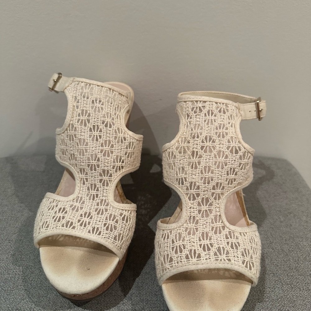 Fergalicious Cream Lace Women's Sandals